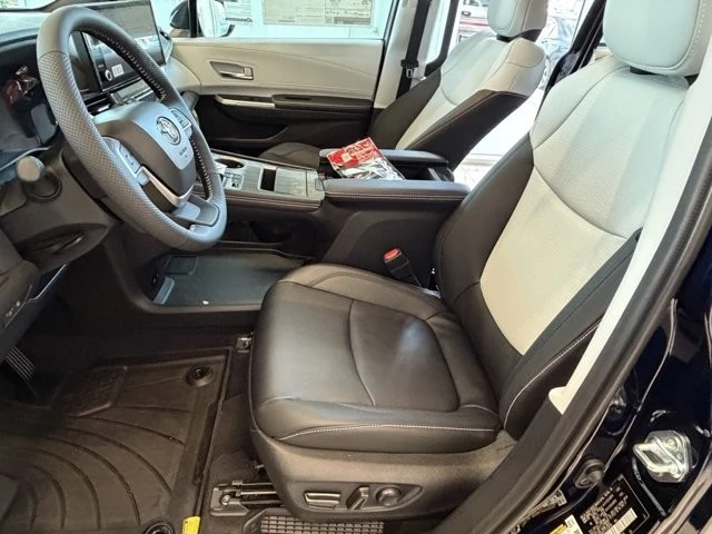 2026 Toyota Sienna 4th Gen - Image 9 of 12