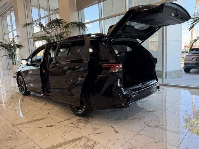 2026 Toyota Sienna 4th Gen - Image 4 of 12