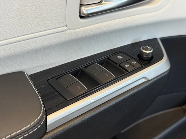 2026 Toyota Sienna 4th Gen - Image 8 of 12