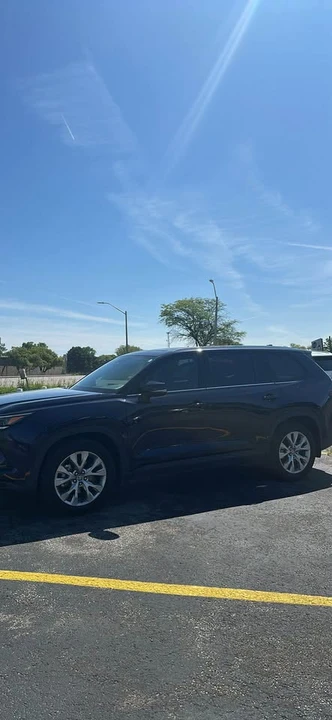 2026 Toyota Highlander - Image 2 of 15