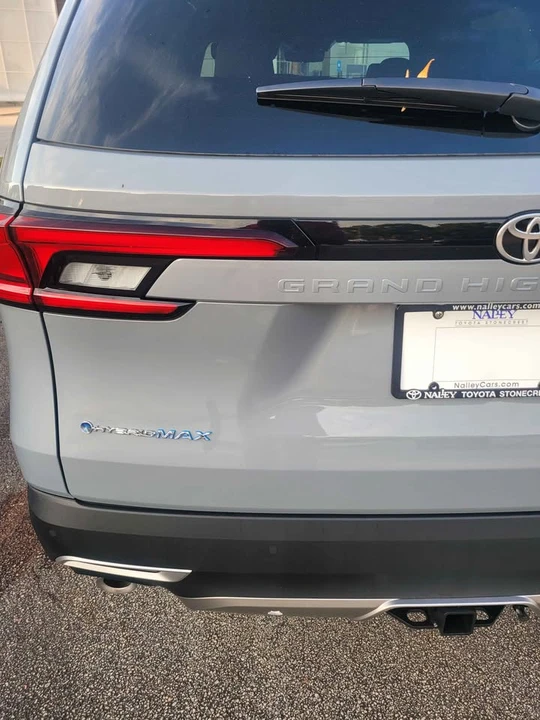 2026 Toyota Highlander - Image 13 of 13