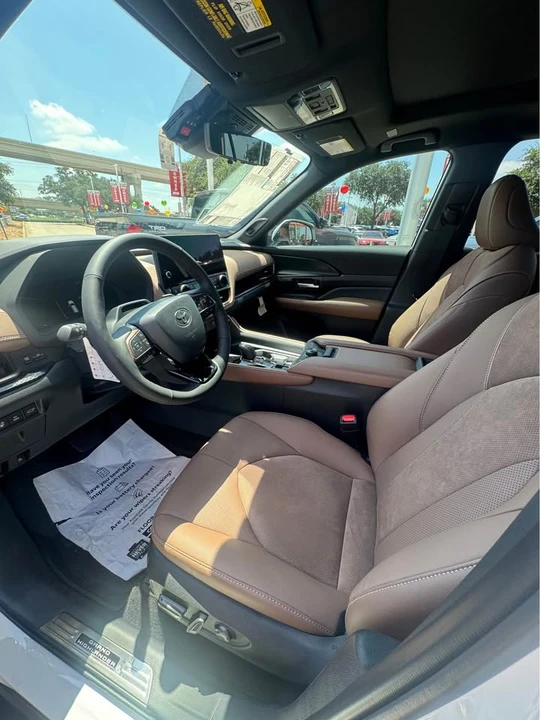 2026 Toyota Highlander - Image 3 of 4