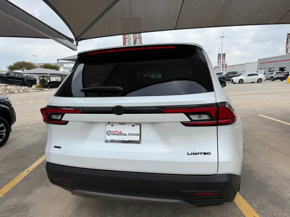 2026 Toyota Highlander - Image 3 of 9