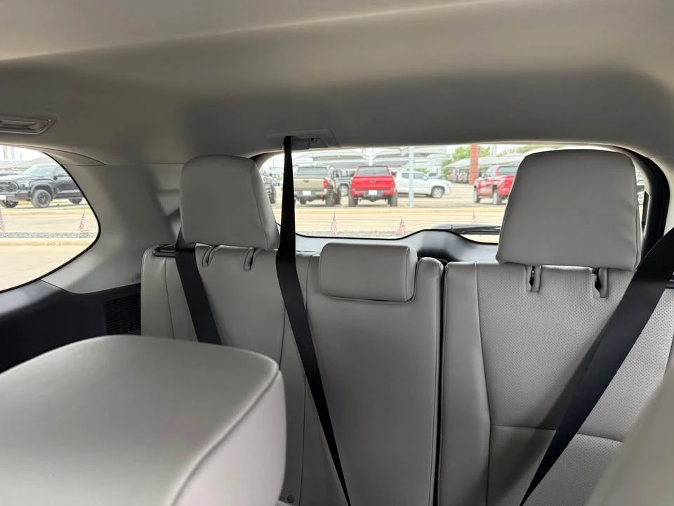 2026 Toyota Highlander - Image 7 of 9