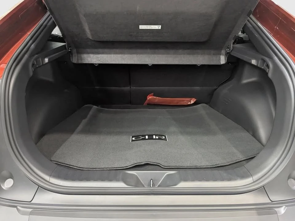 2026 Toyota C-HR - Image 7 of 19