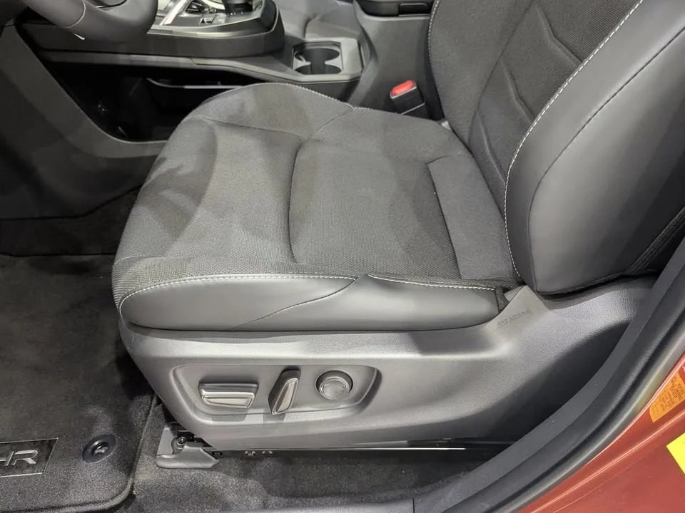 2026 Toyota C-HR - Image 16 of 19