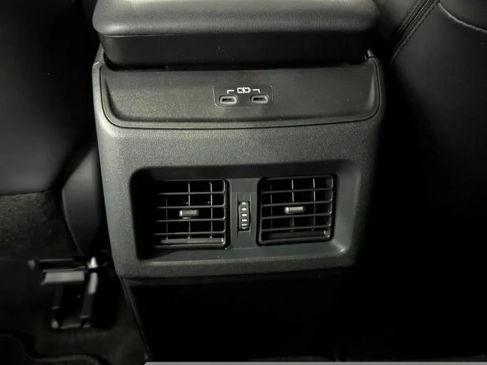 2026 Toyota C-HR - Image 18 of 19