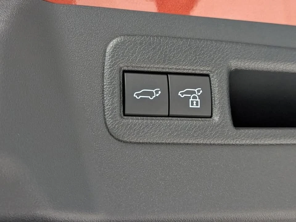 2026 Toyota C-HR - Image 8 of 19