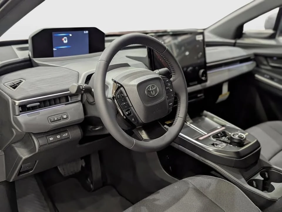 2026 Toyota C-HR - Image 9 of 19