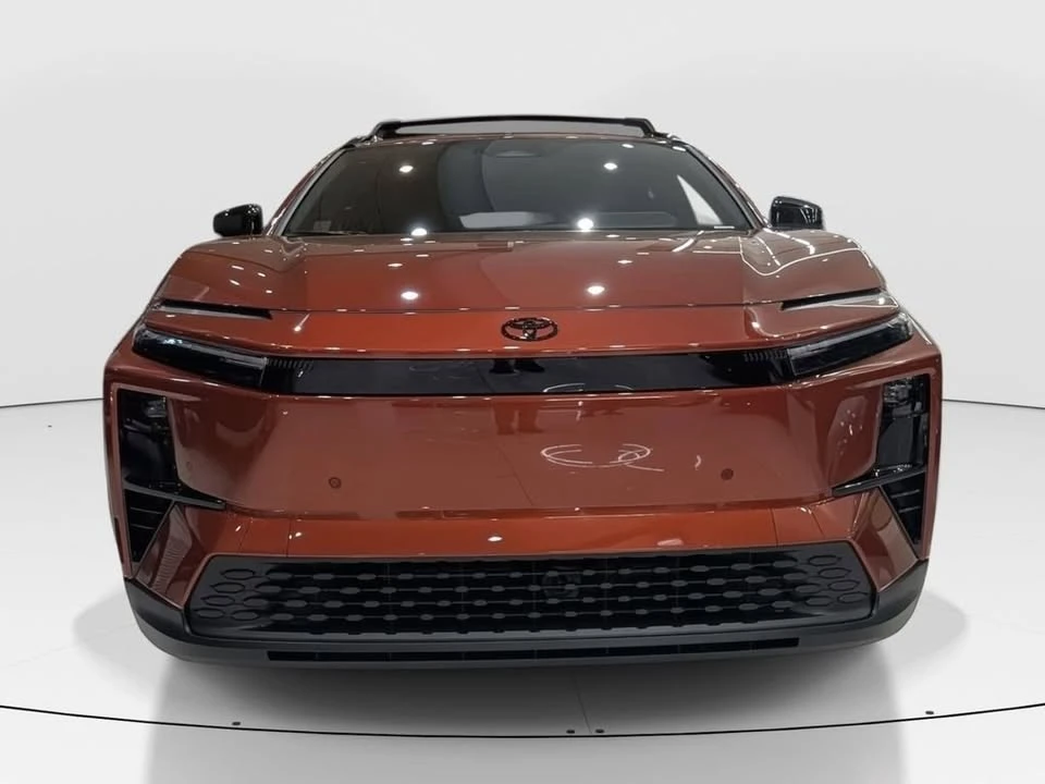 2026 Toyota C-HR - Image 2 of 19