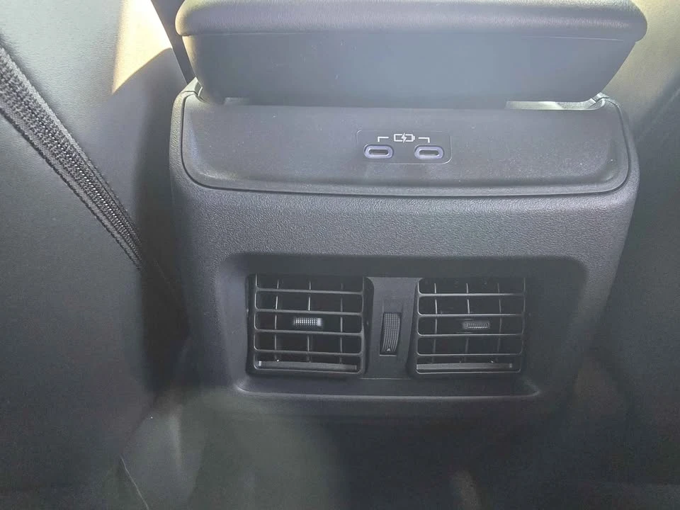 2026 Toyota C-HR - Image 9 of 14