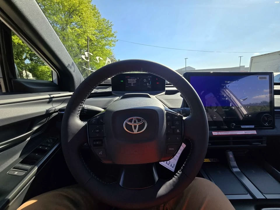 2026 Toyota C-HR - Image 10 of 14