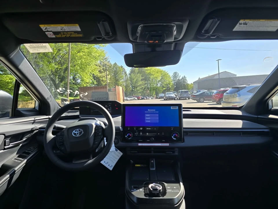 2026 Toyota C-HR - Image 12 of 14
