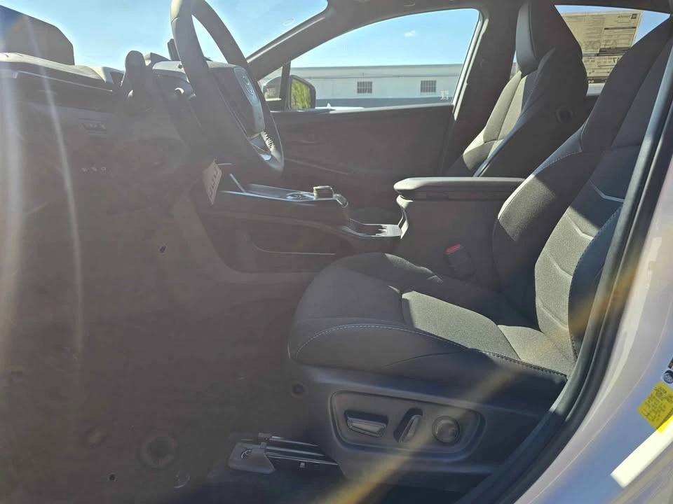 2026 Toyota C-HR - Image 11 of 14
