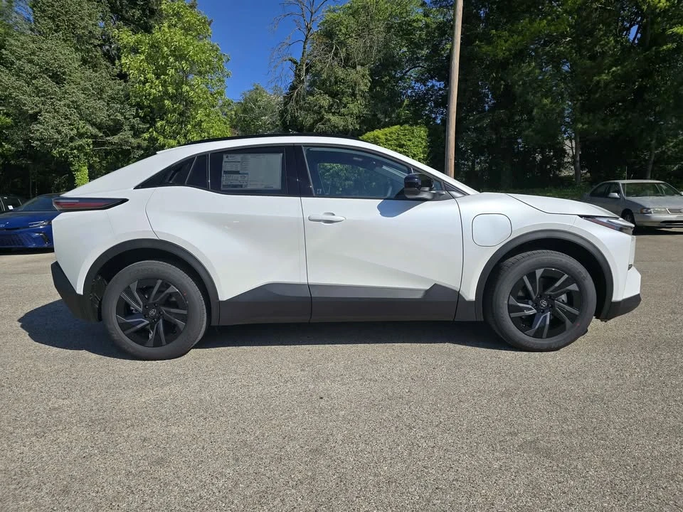 2026 Toyota C-HR - Image 3 of 14