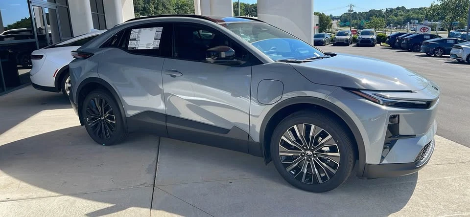 2026 Toyota C-HR - Image 12 of 15