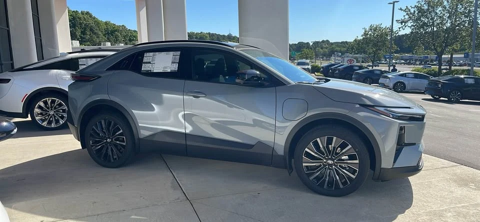 2026 Toyota C-HR - Image 3 of 15