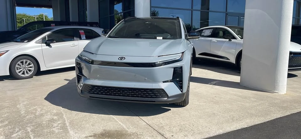2026 Toyota C-HR - Image 2 of 15