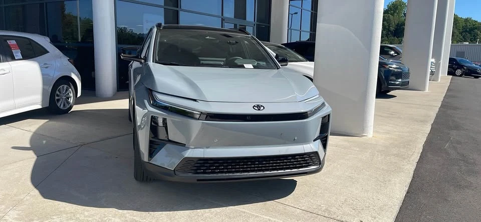 2026 Toyota C-HR - Image 5 of 15