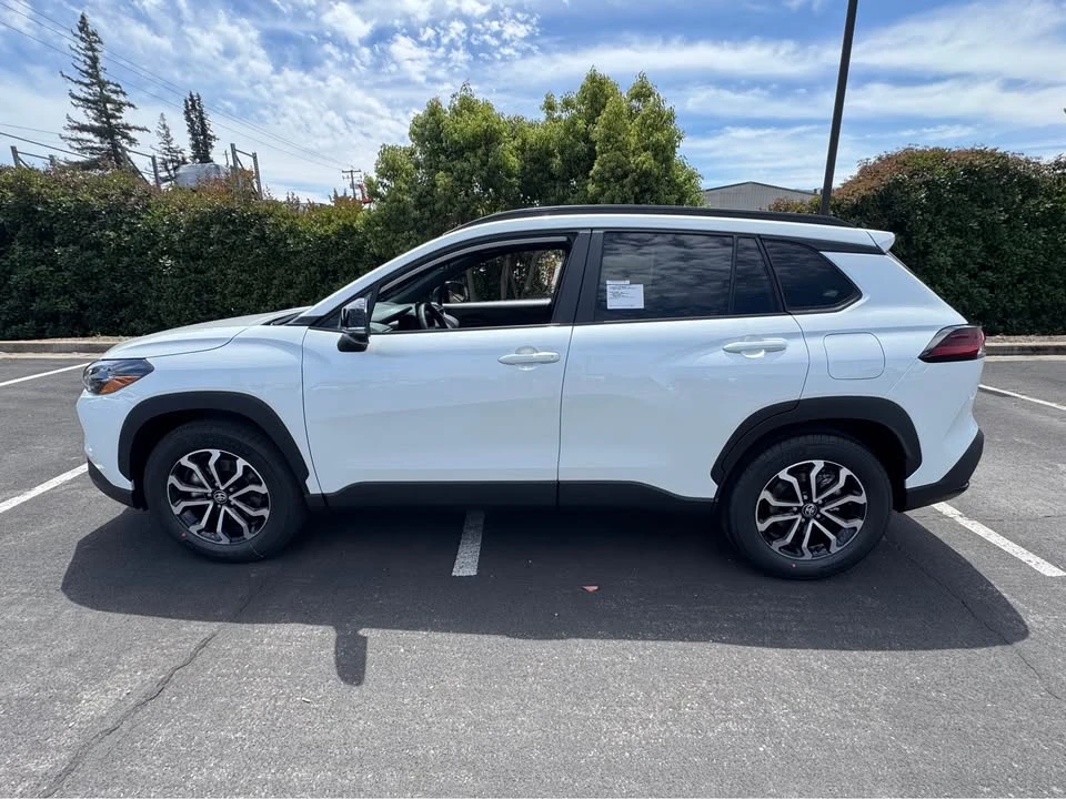 2026 Toyota Corolla Cross - Image 5 of 9