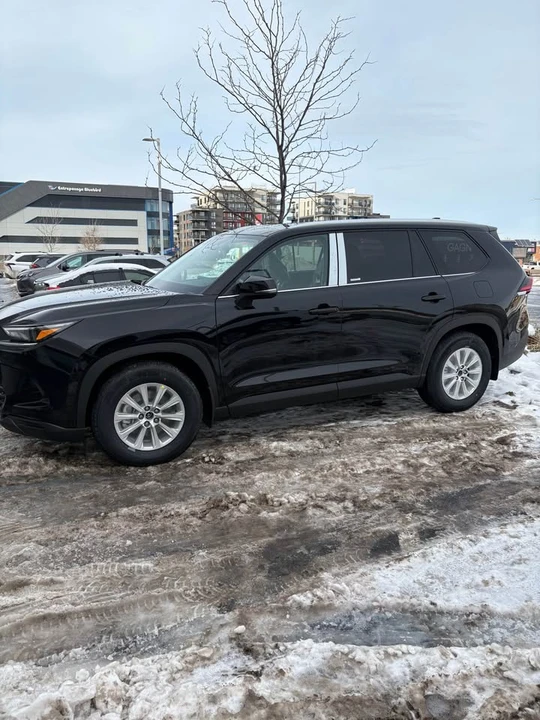 2026 Toyota Highlander - Image 2 of 4