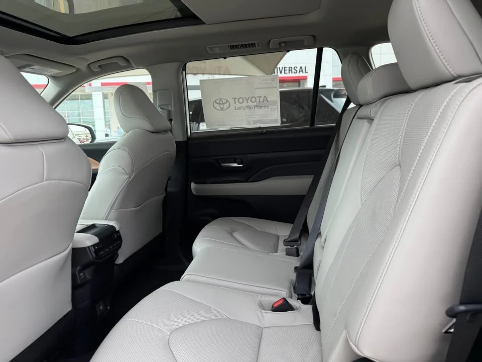 2026 Toyota Highlander - Image 6 of 9