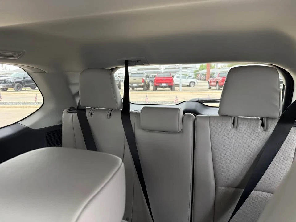 2026 Toyota Highlander - Image 7 of 9