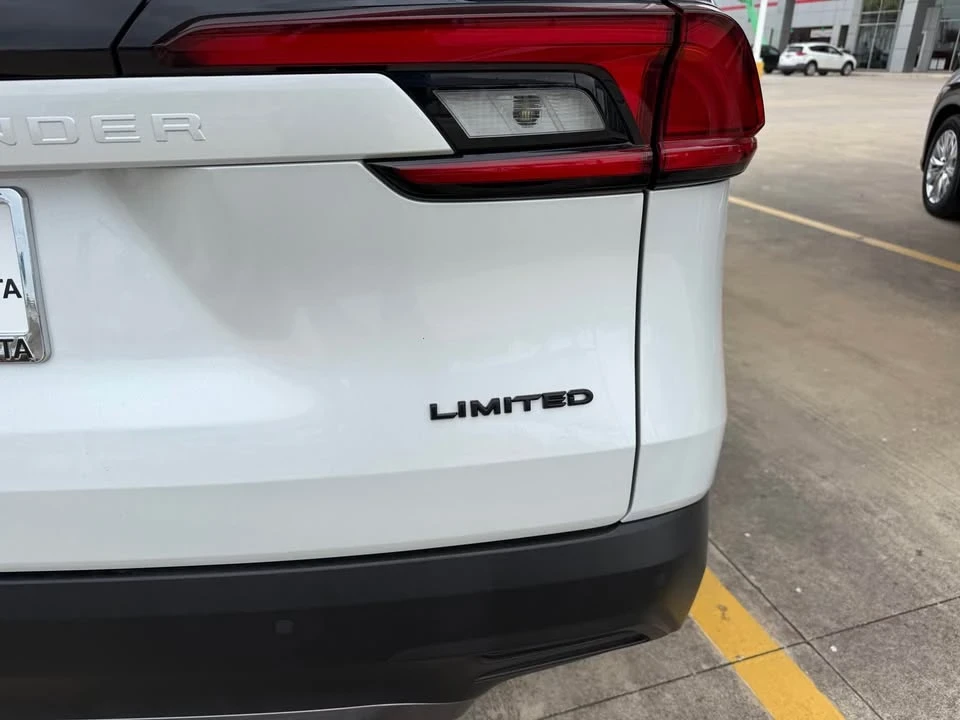 2026 Toyota Highlander - Image 4 of 9