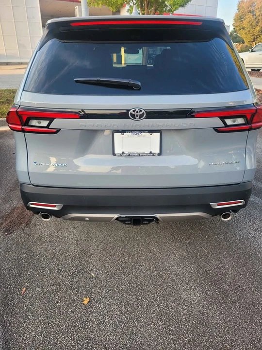 2026 Toyota Highlander - Image 12 of 13