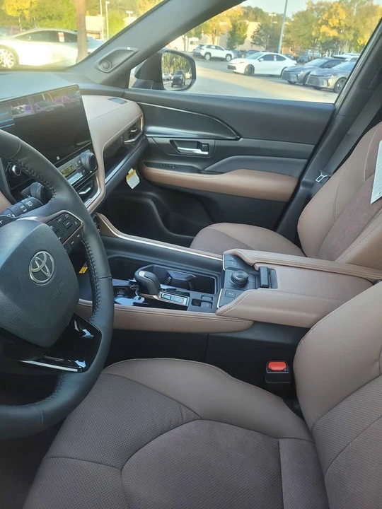 2026 Toyota Highlander - Image 9 of 13