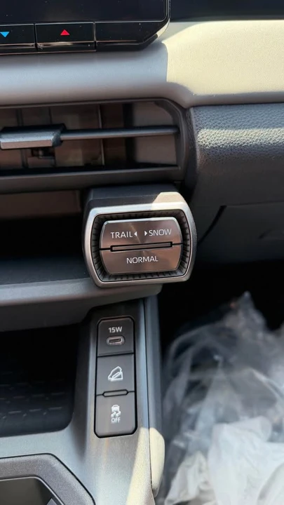 2026 Toyota RAV4 5th Gen - Image 17 of 19