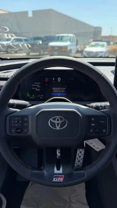 2026 Toyota RAV4 5th Gen - Image 14 of 19