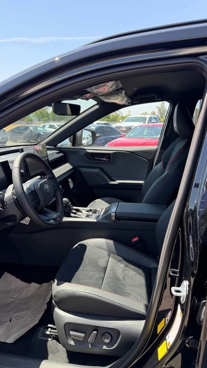 2026 Toyota RAV4 5th Gen - Image 13 of 19