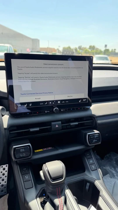 2026 Toyota RAV4 5th Gen - Image 15 of 19