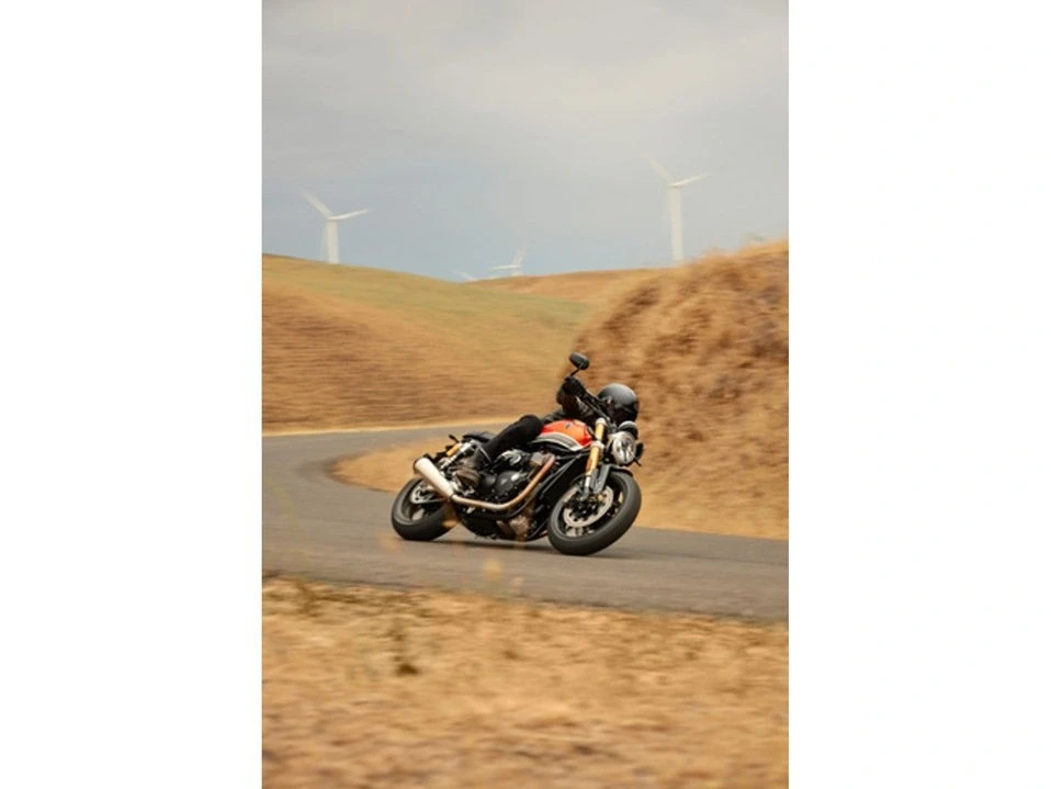 2026 Triumph Speed Twin 1200 - Image 17 of 19