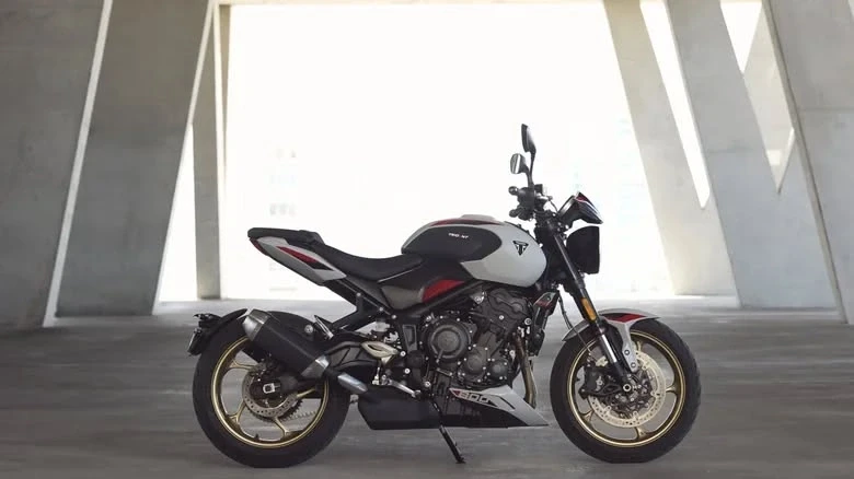 2026 Triumph Trident - Image 3 of 4
