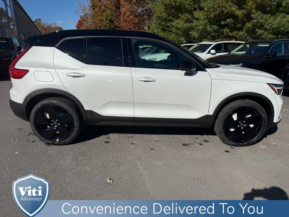 2026 Volvo XC40 - Image 9 of 16