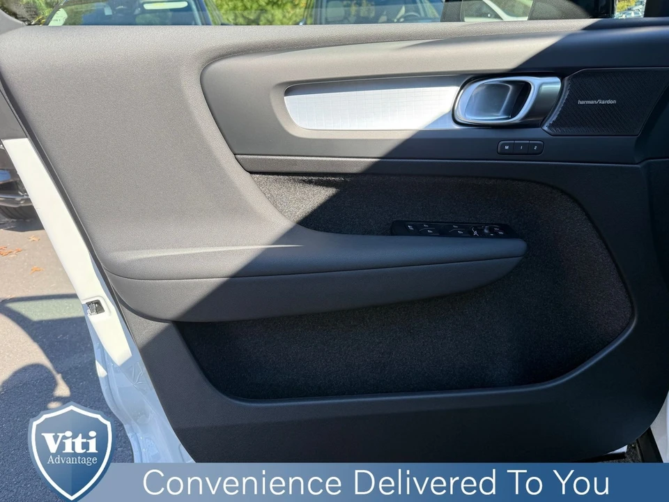 2026 Volvo XC40 - Image 11 of 16