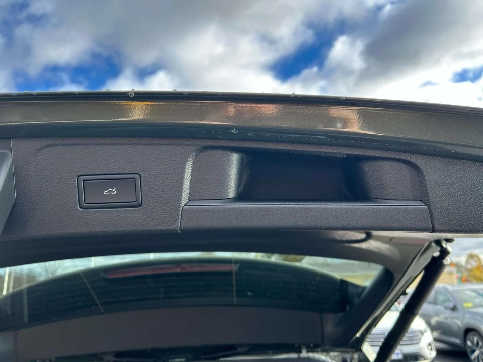 2026 Volkswagen Atlas - Image 12 of 21