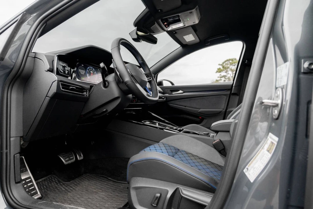 2026 Volkswagen Golf R Mk8 - Image 29 of 31