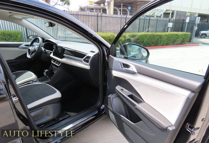 2026 Volkswagen Taos - Image 26 of 31