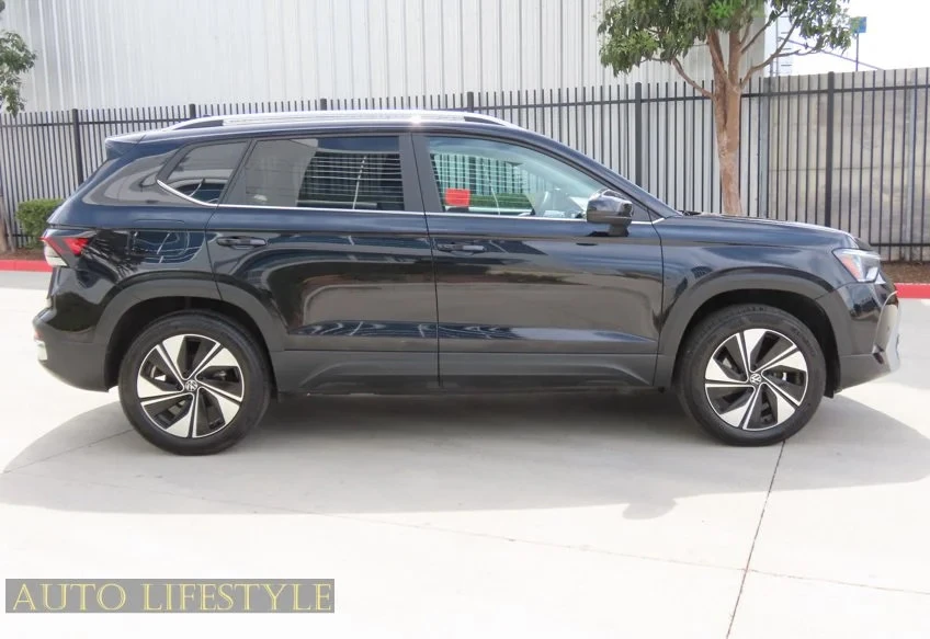 2026 Volkswagen Taos - Image 9 of 31