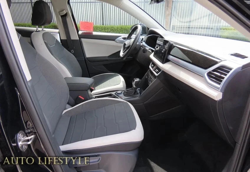 2026 Volkswagen Taos - Image 24 of 31