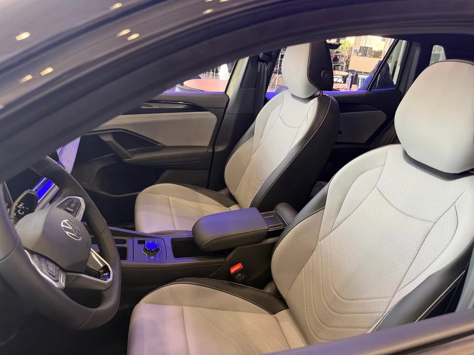 2026 Volkswagen Tiguan - Image 2 of 3