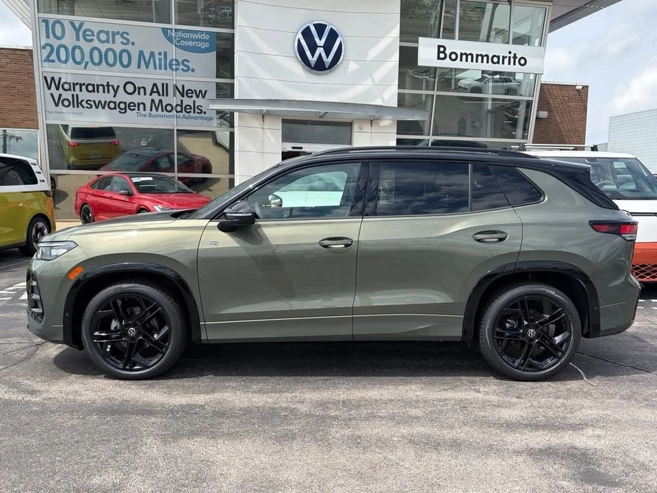 2026 Volkswagen Tiguan - Image 2 of 20