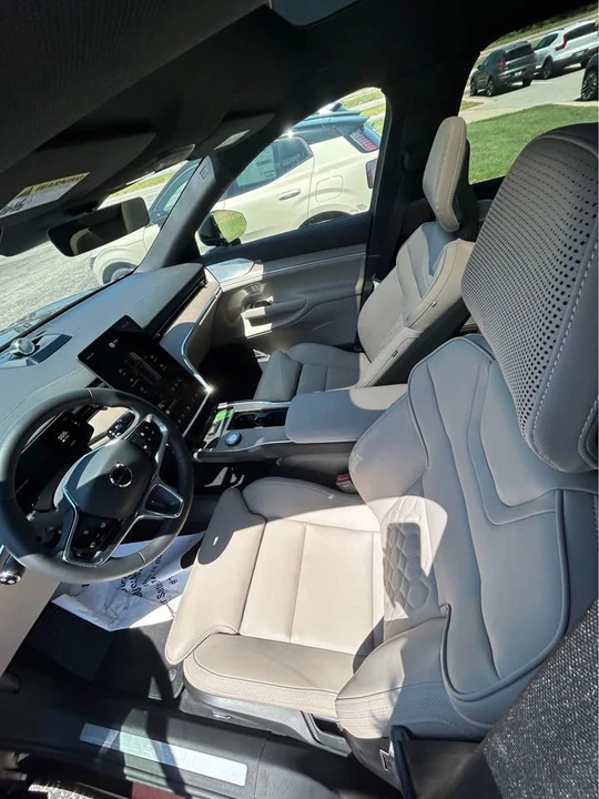 2026 Volvo XC90 - Image 9 of 11