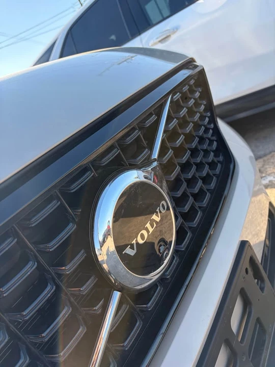 2026 Volvo XC40 - Image 3 of 4