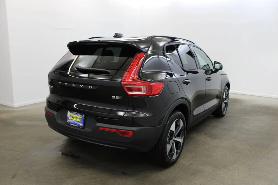 2026 Volvo XC40 - Image 18 of 20
