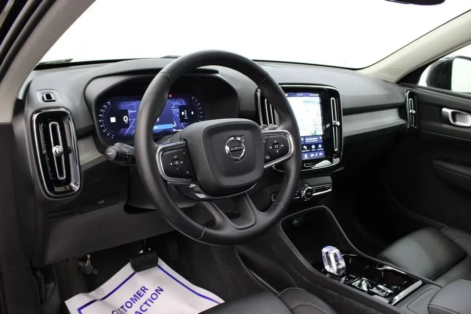 2026 Volvo XC40 - Image 10 of 20