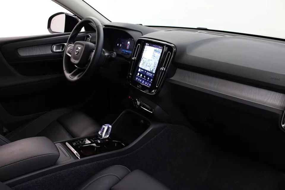 2026 Volvo XC40 - Image 8 of 20